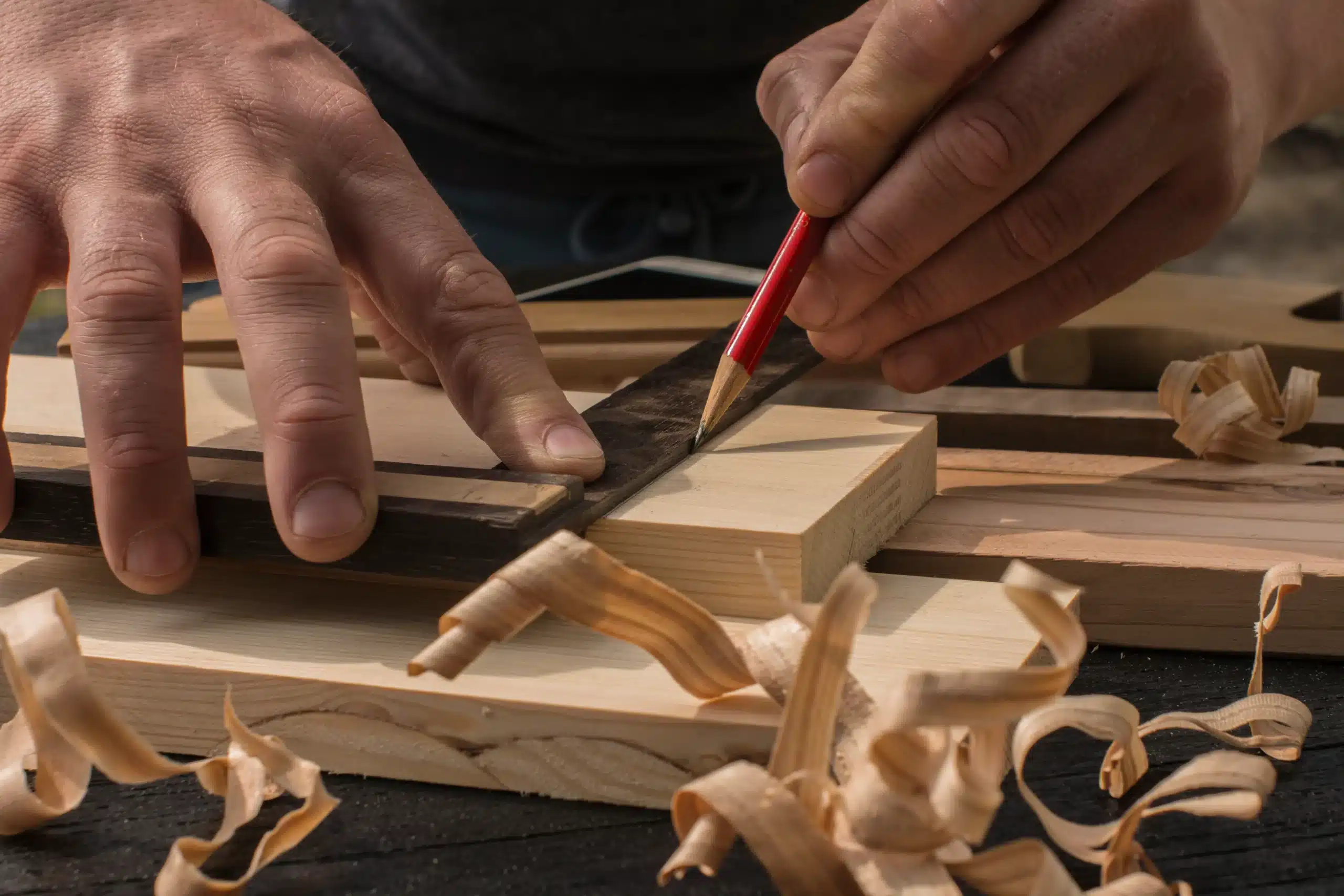 marking-wood-to-cut_4096x